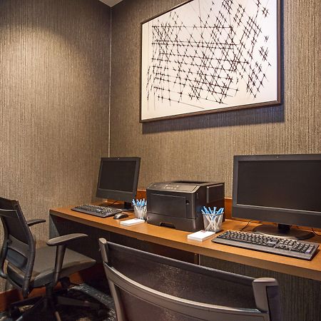 Hyatt Place Cincinnati Блу Аш Екстериор снимка
