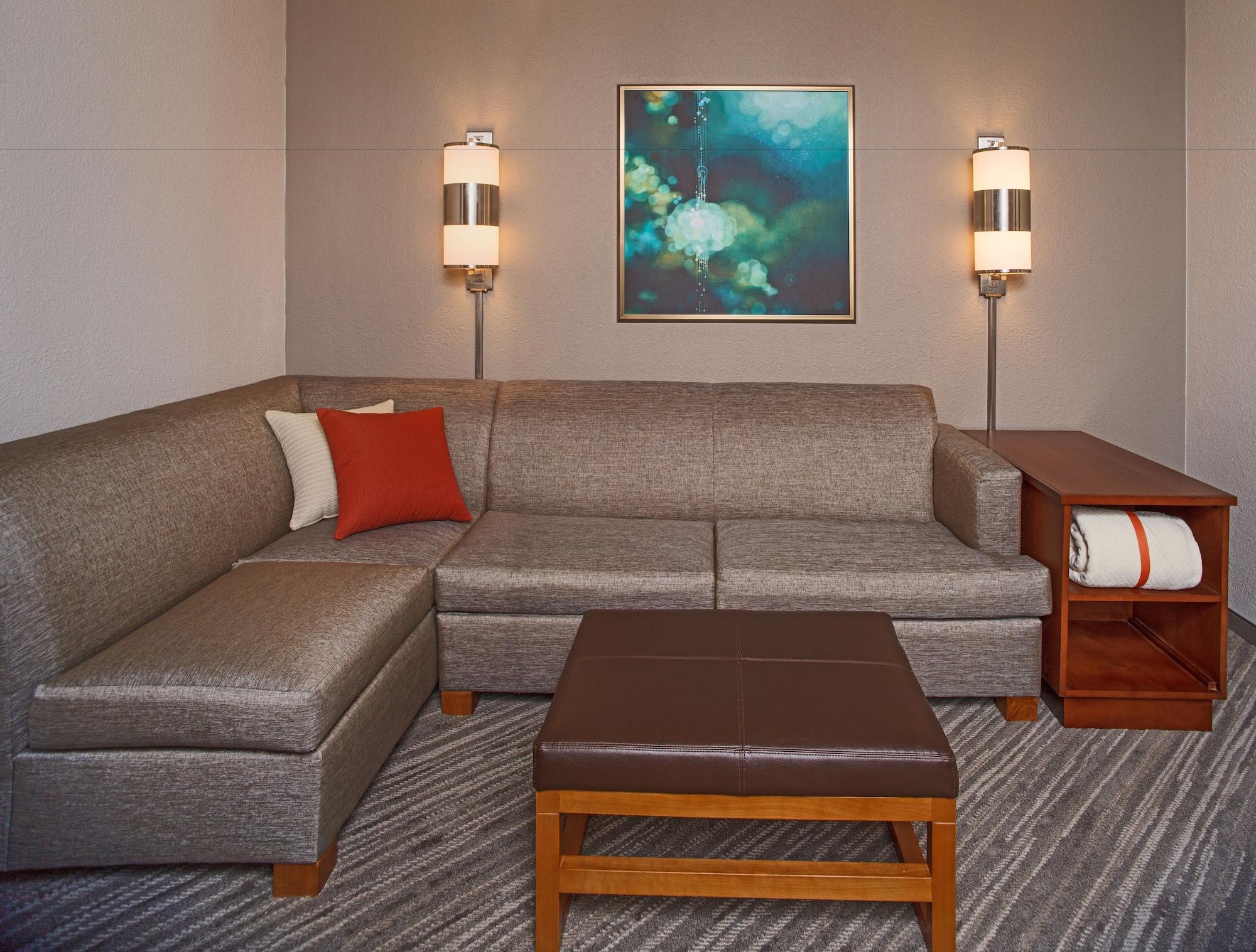Hyatt Place Cincinnati Блу Аш Екстериор снимка