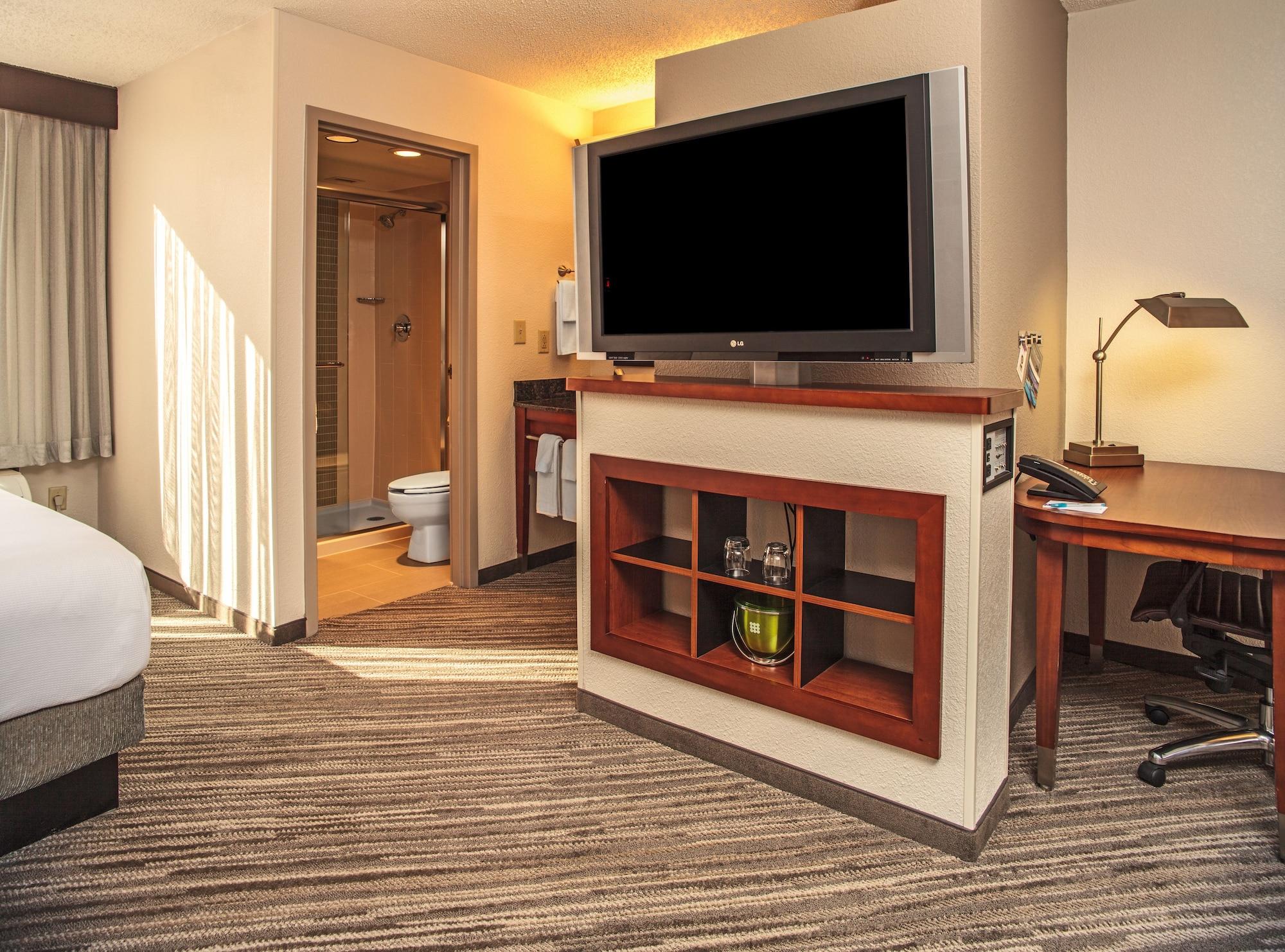 Hyatt Place Cincinnati Блу Аш Екстериор снимка