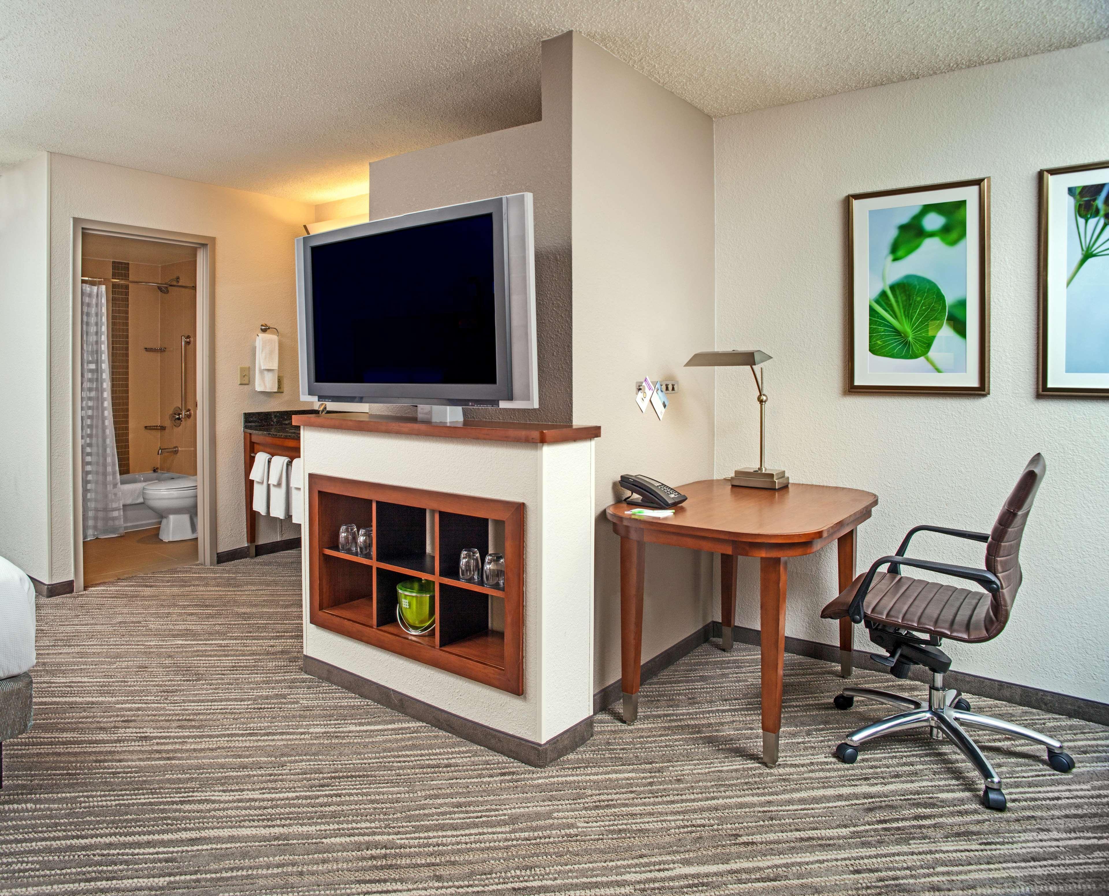 Hyatt Place Cincinnati Блу Аш Екстериор снимка