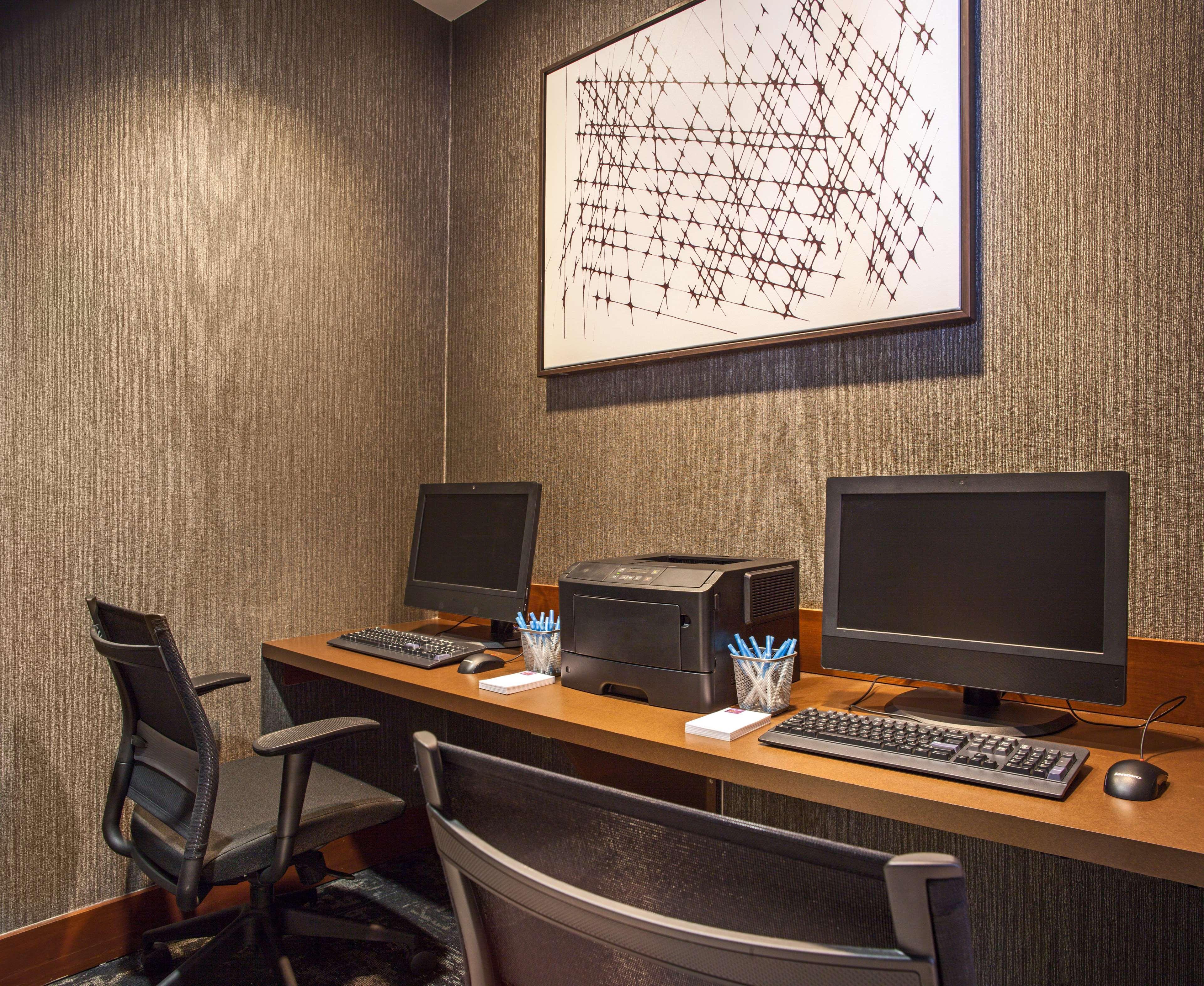 Hyatt Place Cincinnati Блу Аш Екстериор снимка