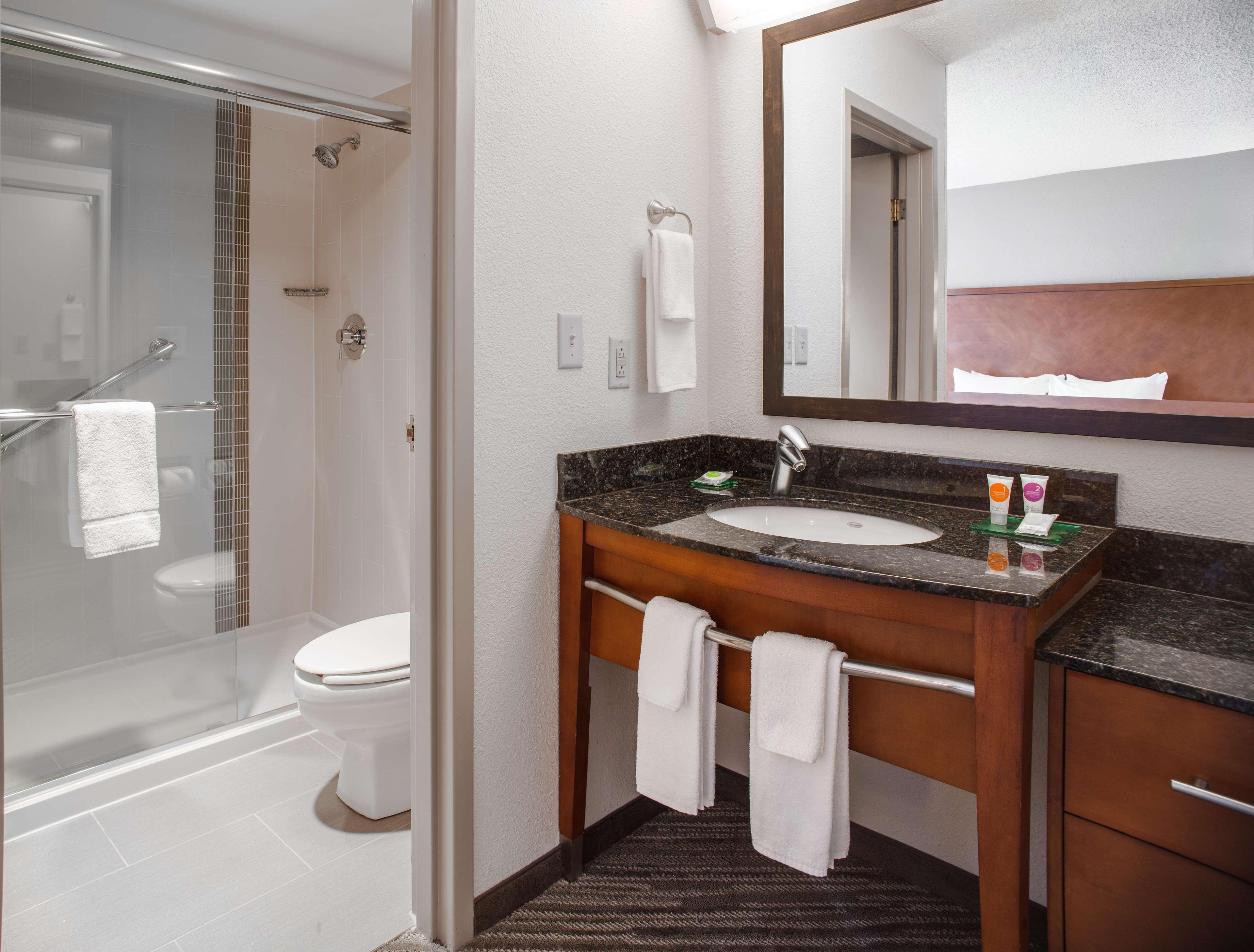 Hyatt Place Cincinnati Блу Аш Екстериор снимка