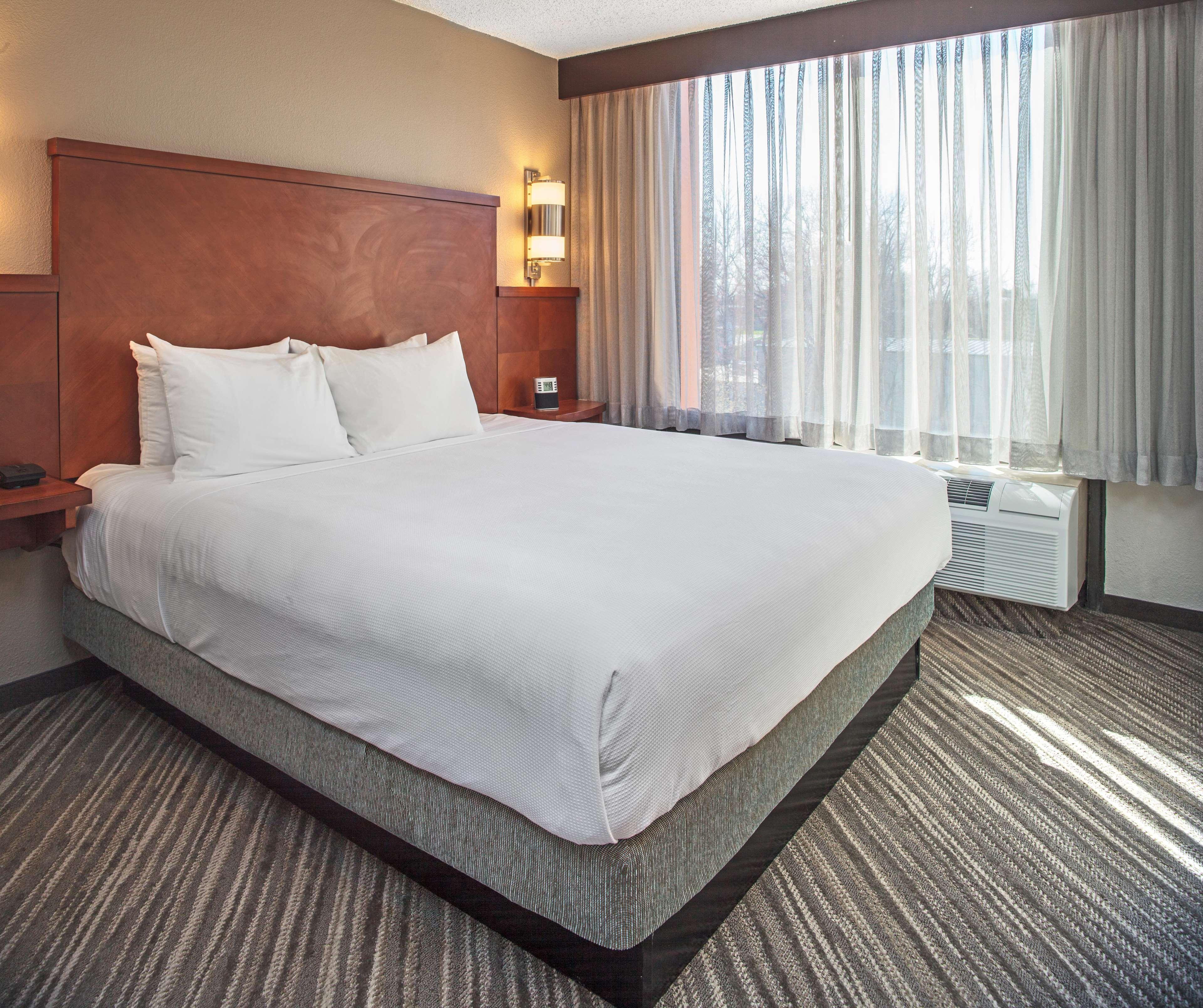 Hyatt Place Cincinnati Блу Аш Екстериор снимка
