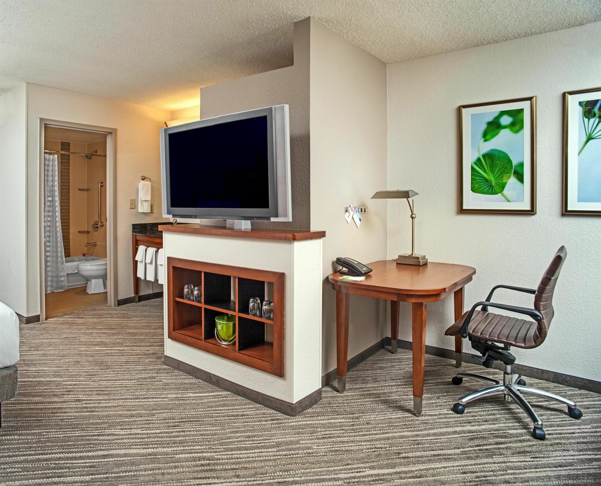 Hyatt Place Cincinnati Блу Аш Екстериор снимка